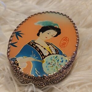 Elegant Oriental Design Jewelry Box